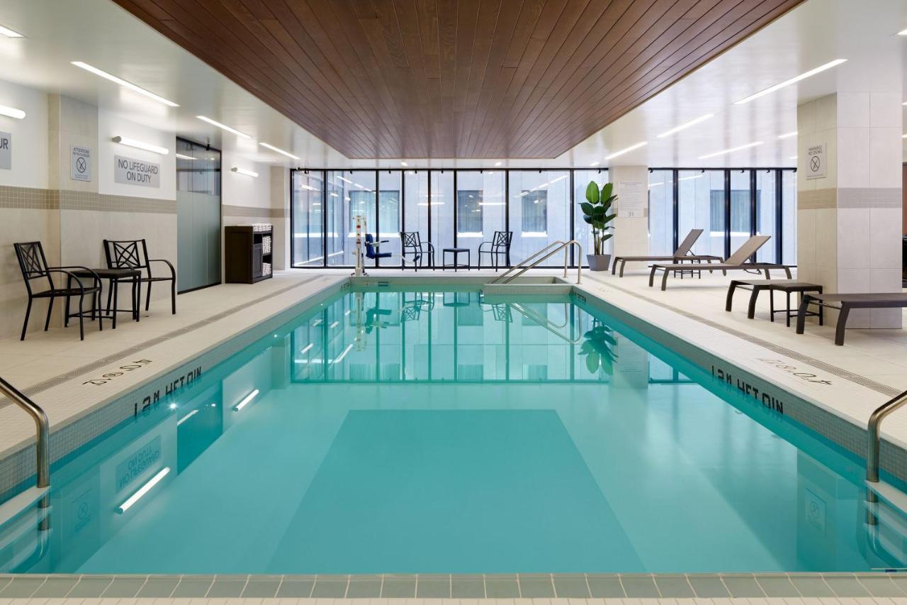 Courtyard Montreal Midtown Hotel Exterior foto